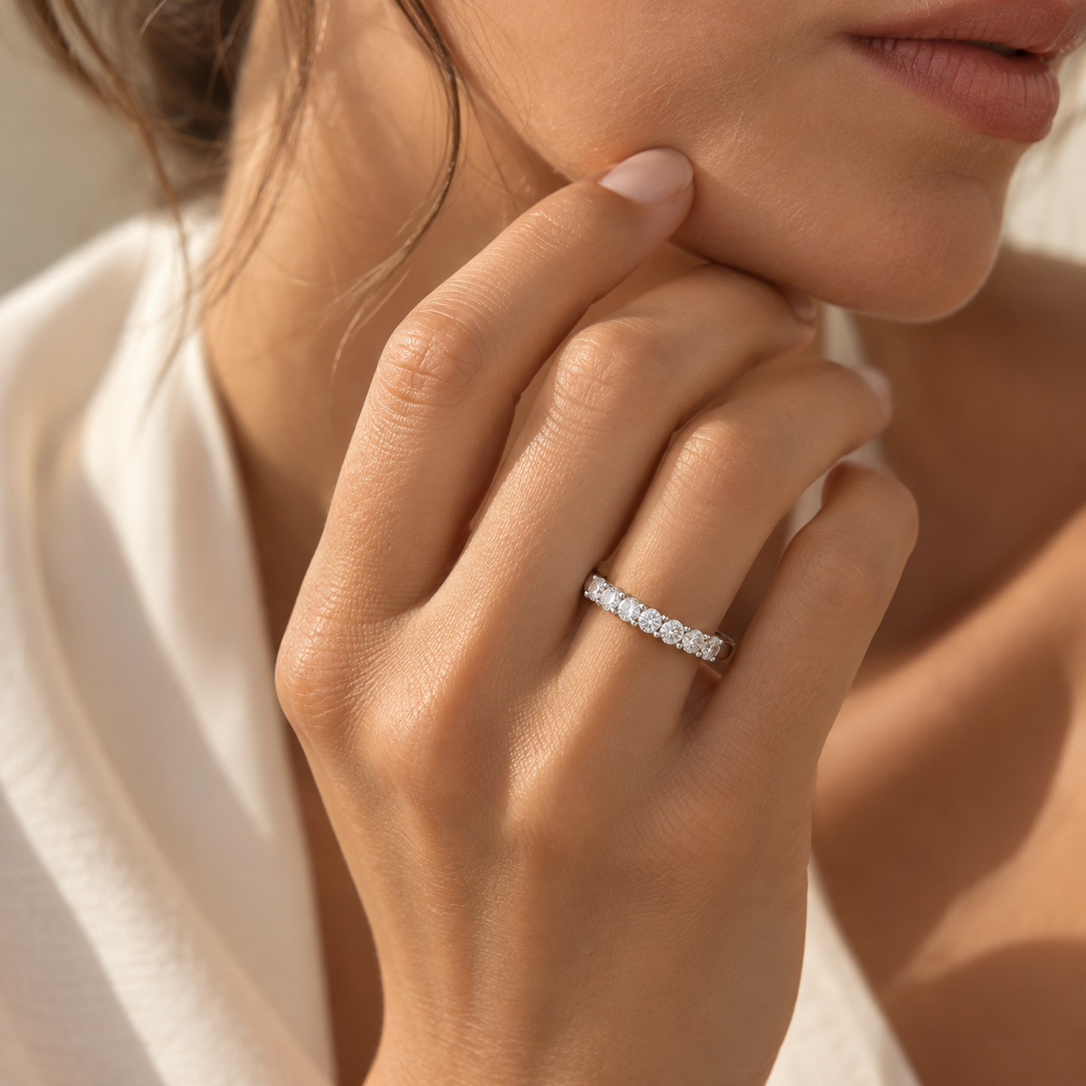 Anillo Media Alianza de Plata 925 con Moissanita