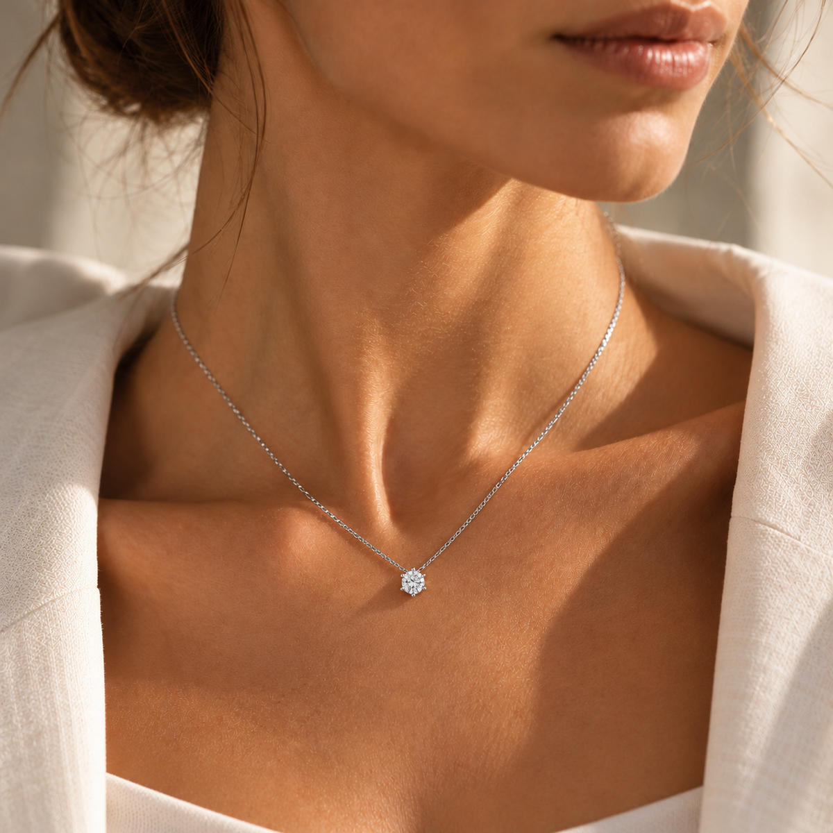 Collar Moissanita de Plata 925 Personalizada – puesto, a tamaño real