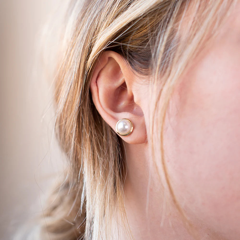 Pendientes Biselados de Oro 18K con Perla