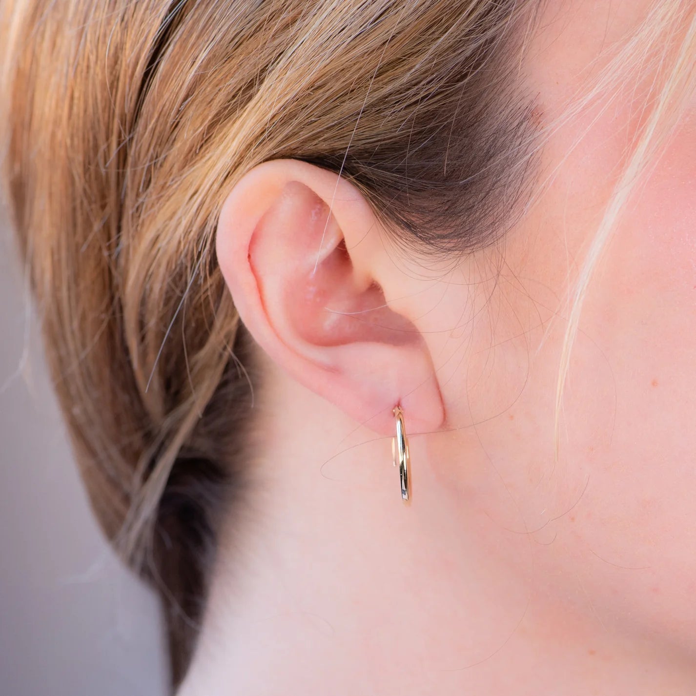 Pendientes Aro Tubo Redondo de Oro 9K