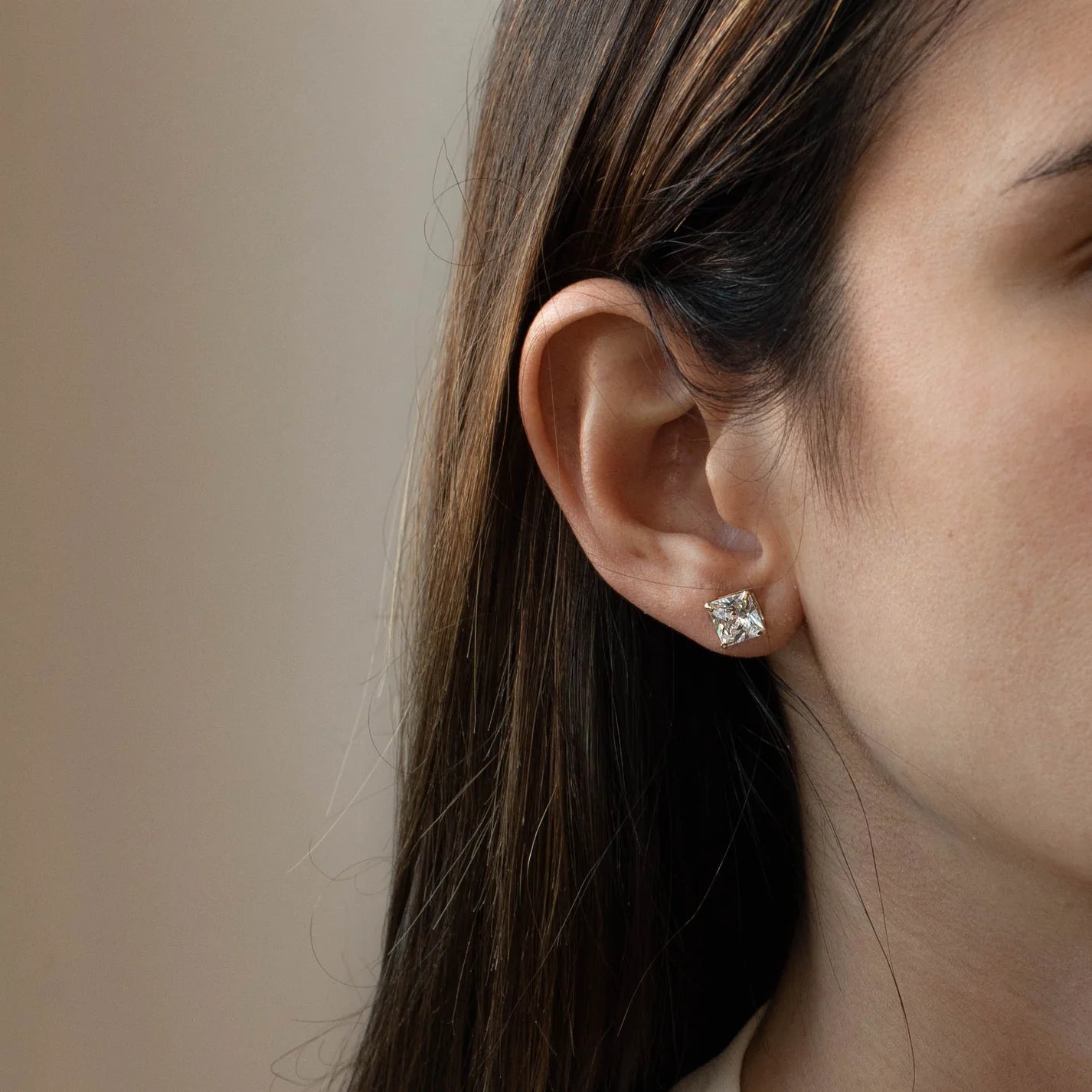 Pendientes Cuadrados de Oro 18K con Circonitas