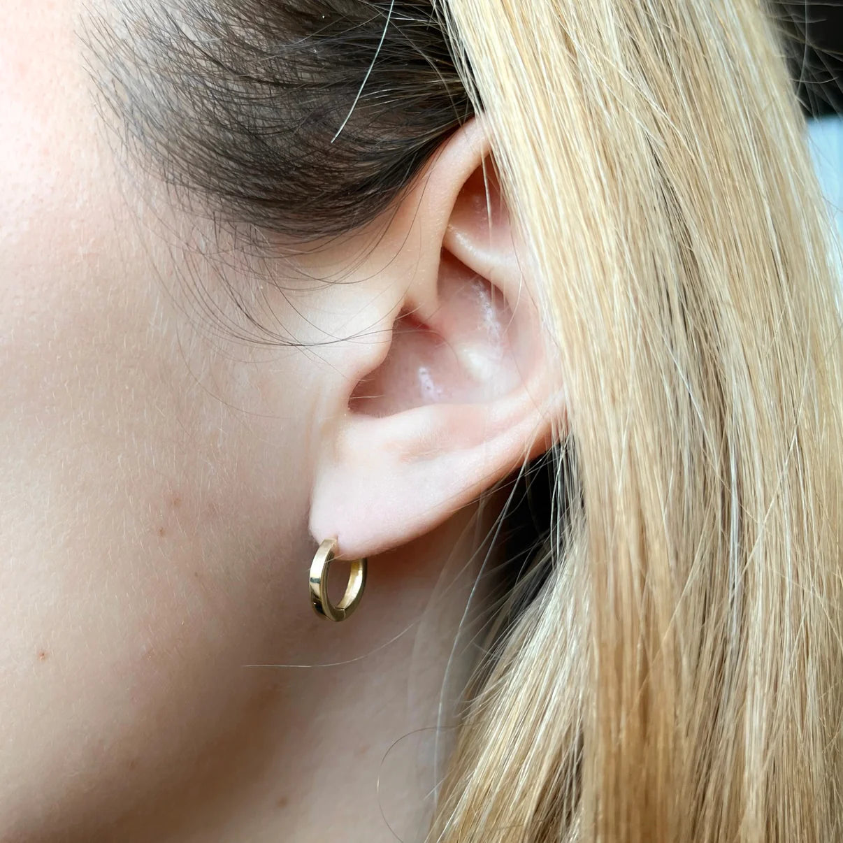 Pendientes Aro Liso con Brillo de Oro 9K