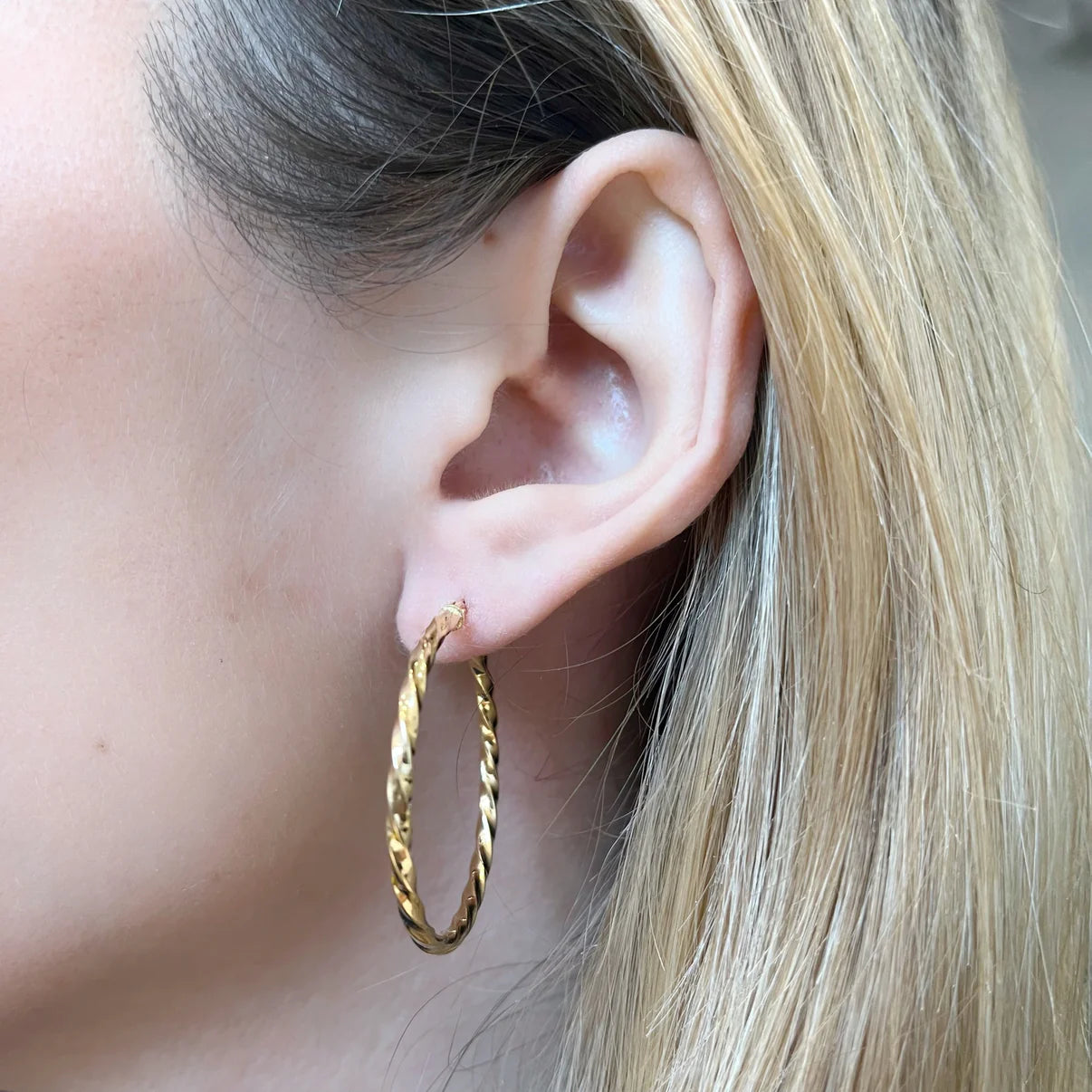 Pendientes Aro Entorchada de Oro 9K