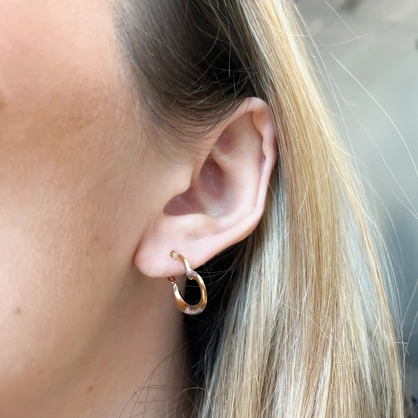 Pendientes Aro Corazón Diamantado de Oro Bicolor 9K