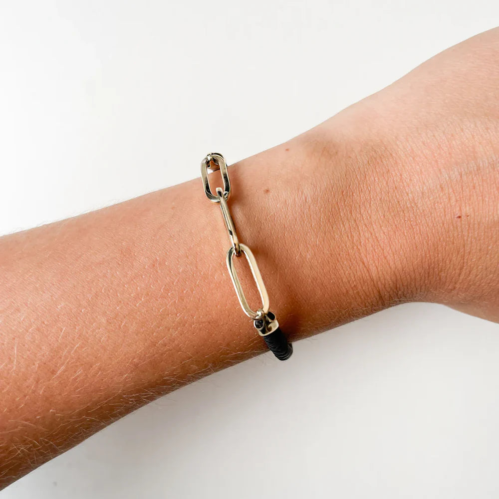 Pulsera Personalizable Cuero Negro 3 Eslabones Oro