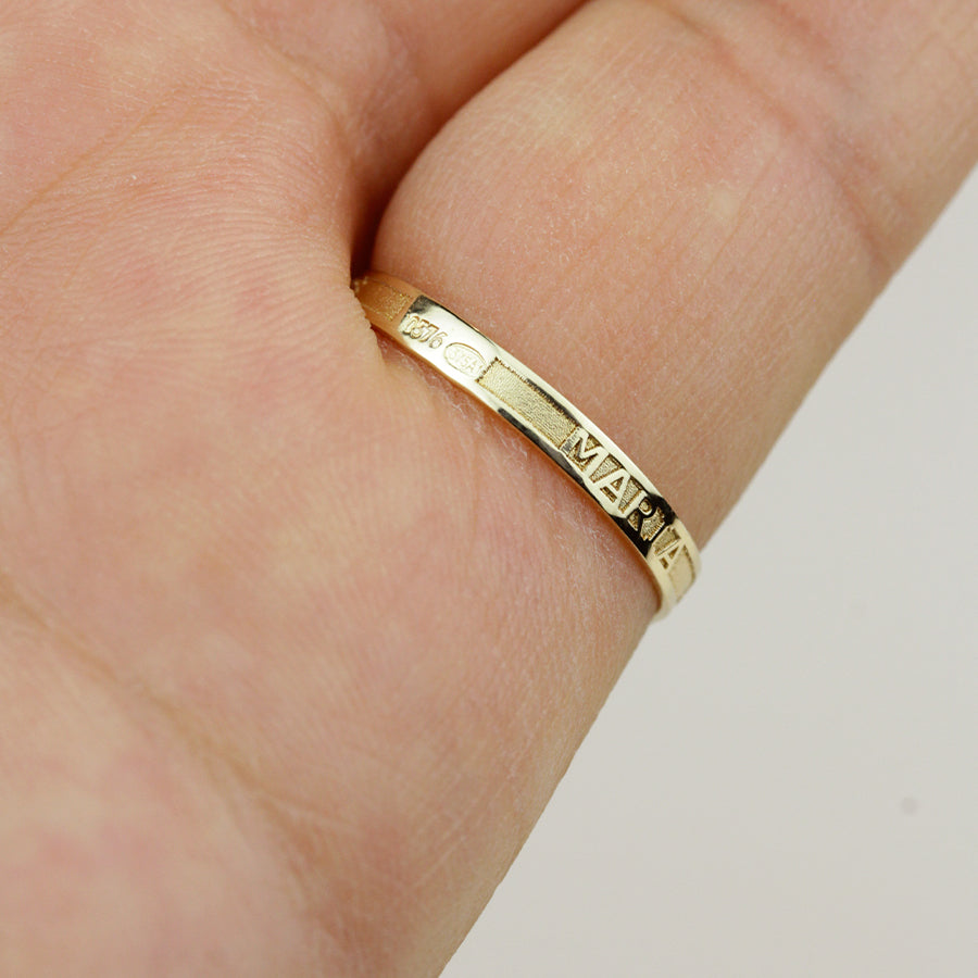 Anillo con nombre Personalizable Mama Oro