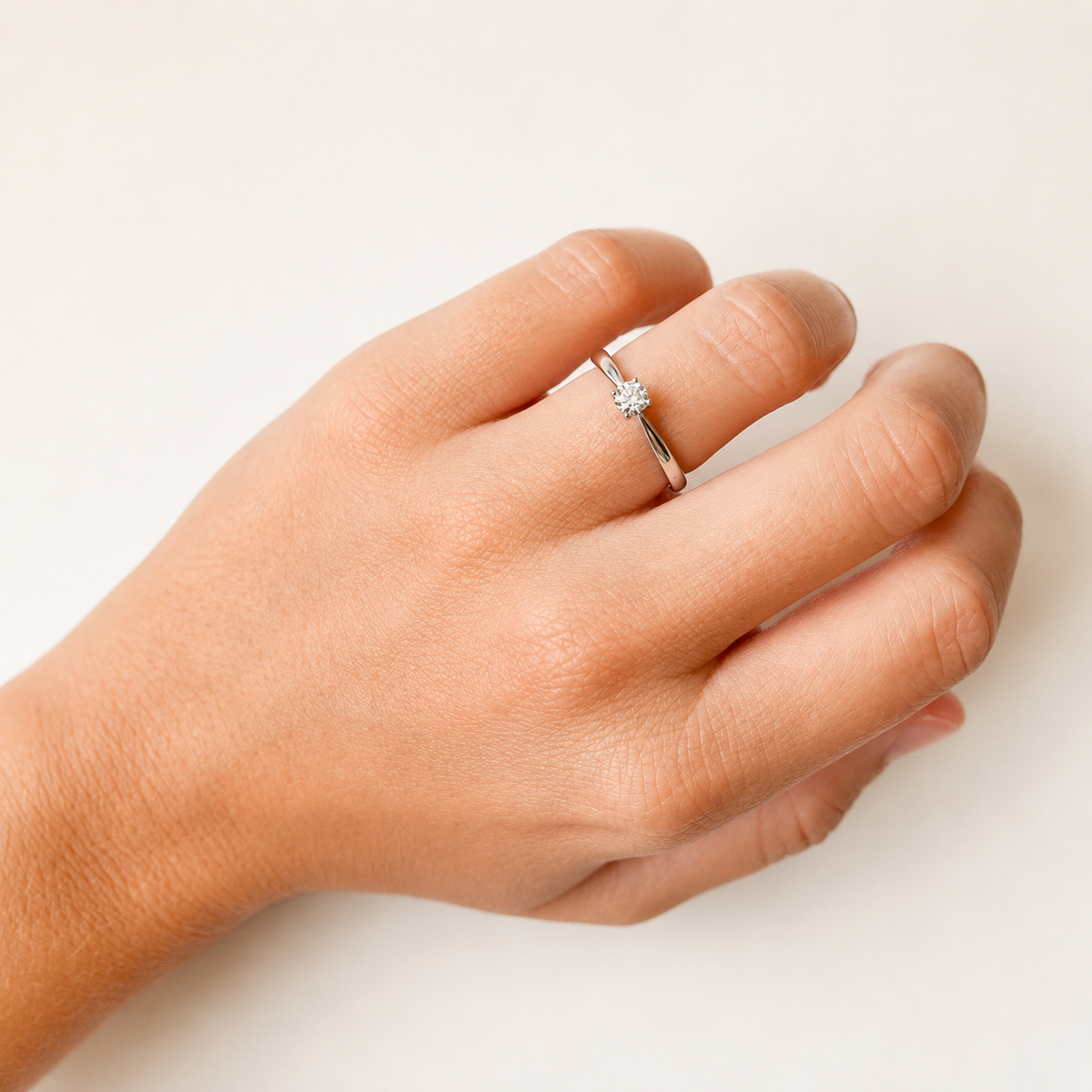 Anillo Solitario de Oro 9K Personalizado para Mujer