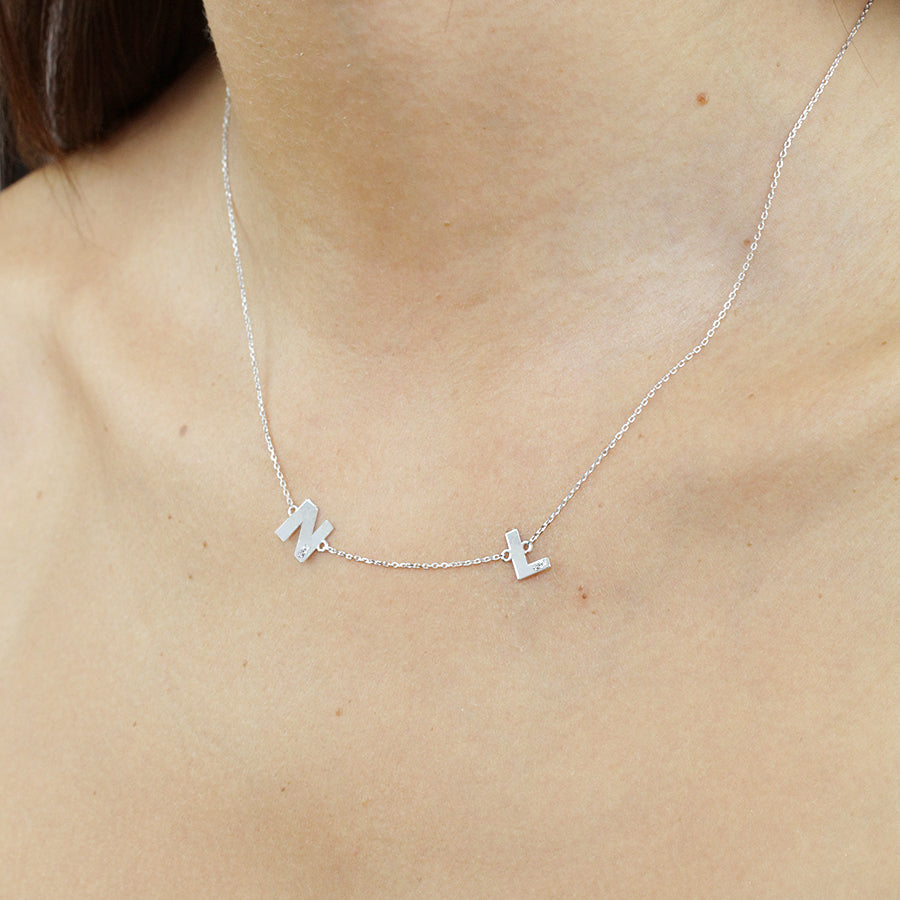 Collar con iniciales minimal Oro