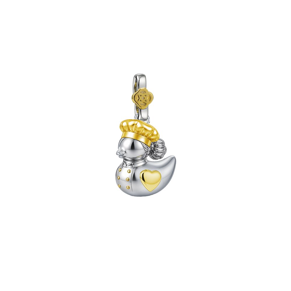 Colgante Patita Cocinera de Customima, joya con forma de patito inspirada en cocineras y amantes de la gastronomía. Regalo original fabricado en Barcelona, España.