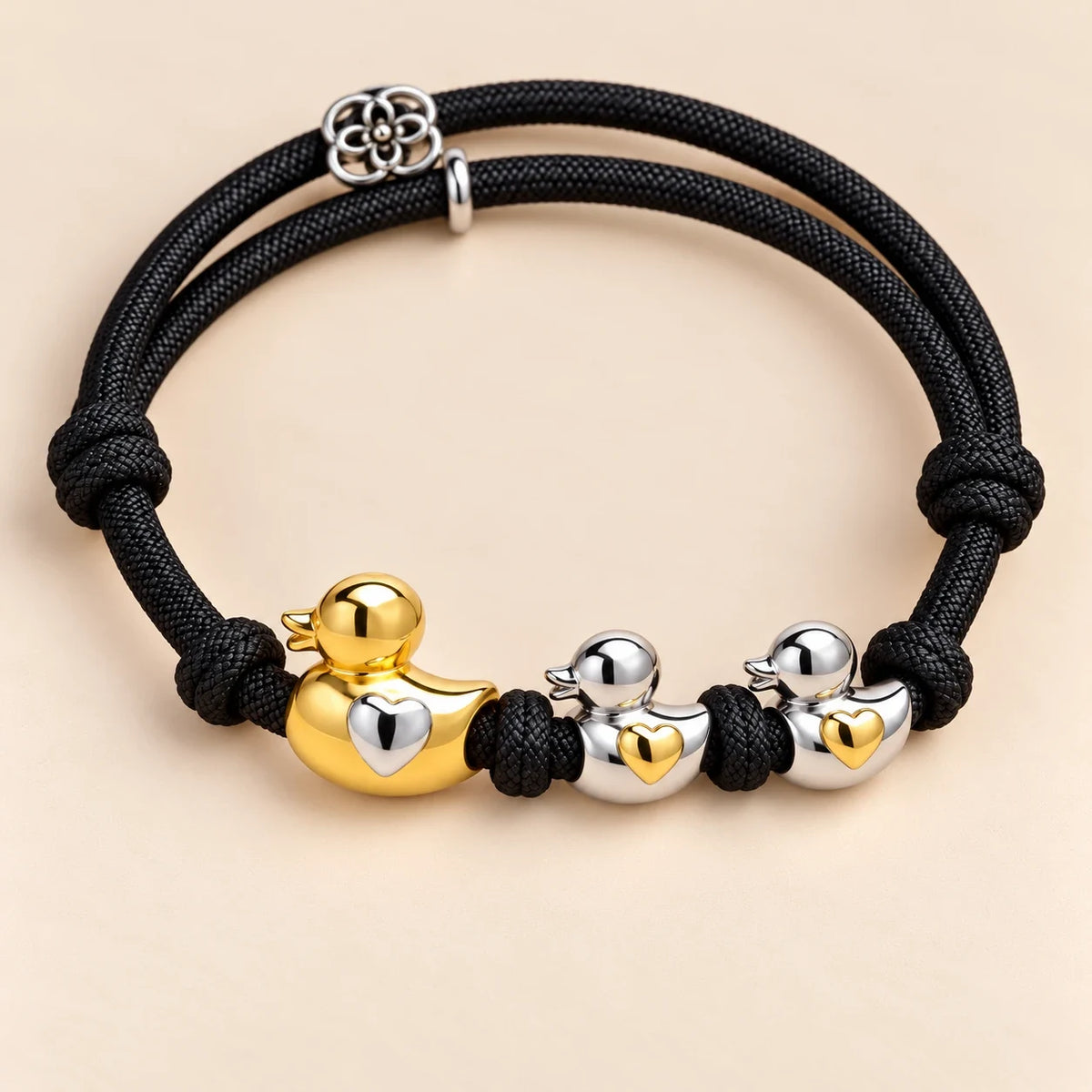Pulsera elástica negra con charms de patitos de plata 925 sin colgar: Mamá Pata dorada y dos patitos plateados con corazón