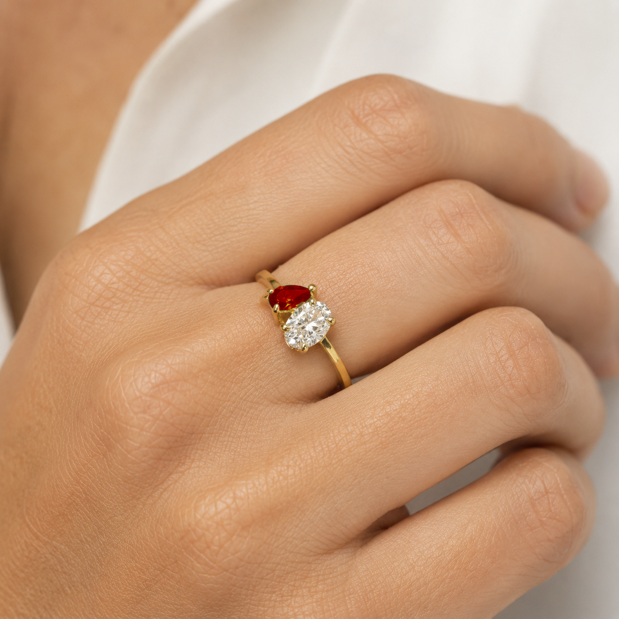 Anillo Rubí y Diamante Oval de Laboratorio en Plata 925