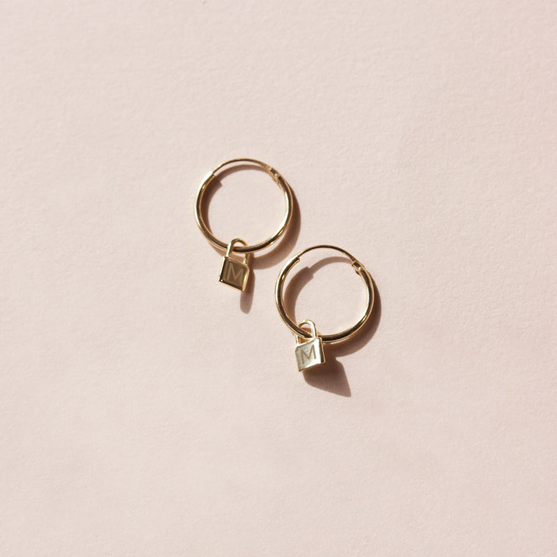 Pendientes Aro con inicial Candado Oro