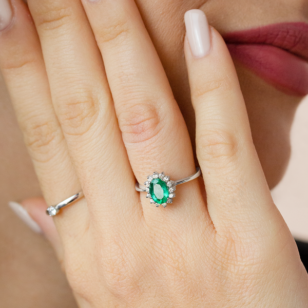 Anillo Diamantes y Esmeralda 1,0ct. Atenea en Oro