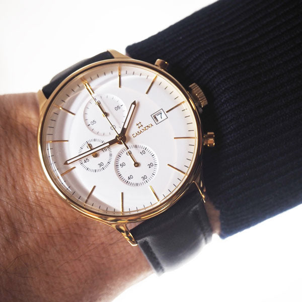 Reloj Elegante Negro con Dial Blanco