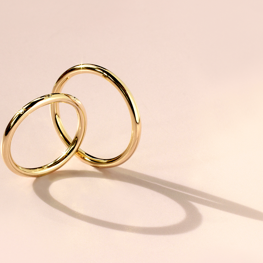 Alianza de Boda Redonda 2mm 3 Diamantes y Oro