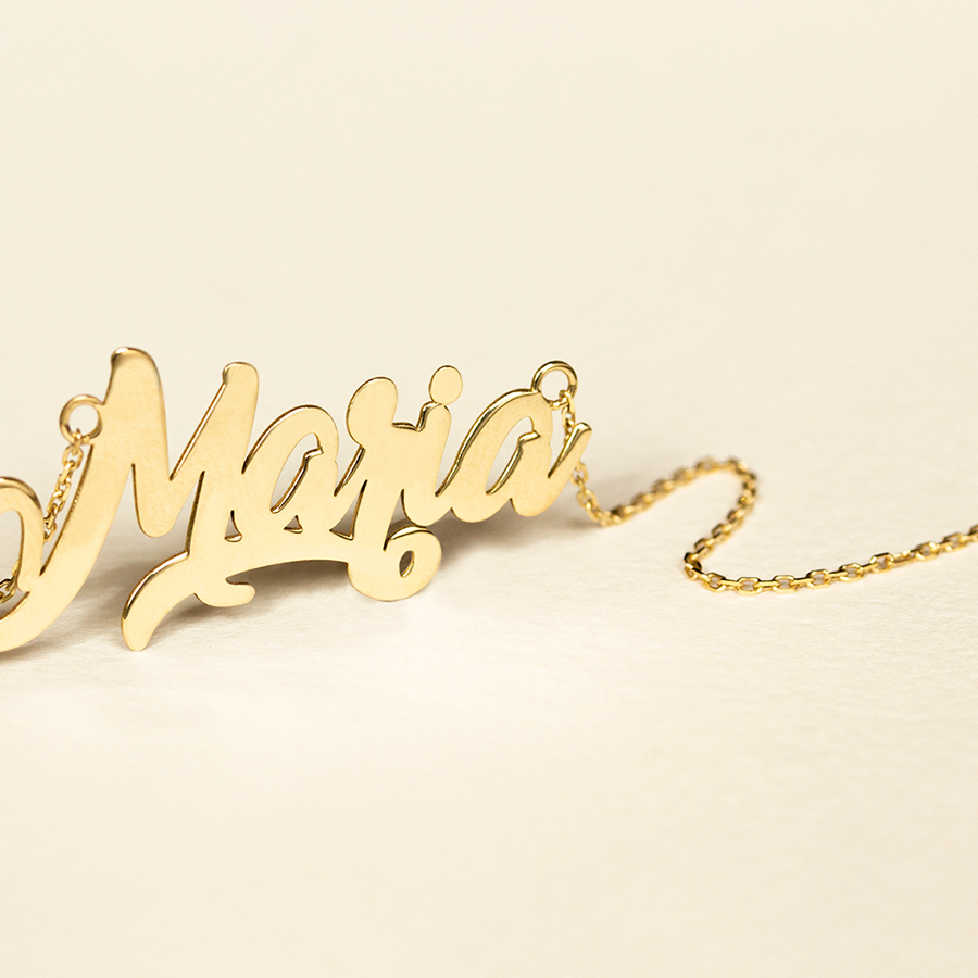 Collar con nombre estilo Carrie Plata