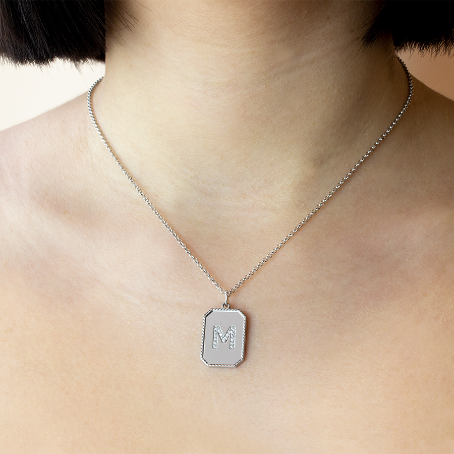 Collar con inicial Rectangular Plata