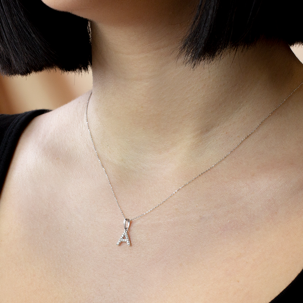 Collar con inicial con Diamante y Oro